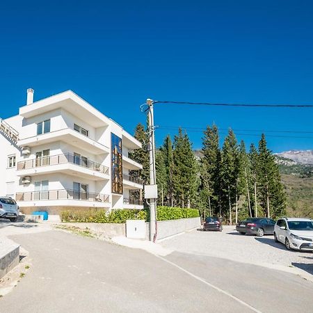 Happy Home Tivat Exterior photo