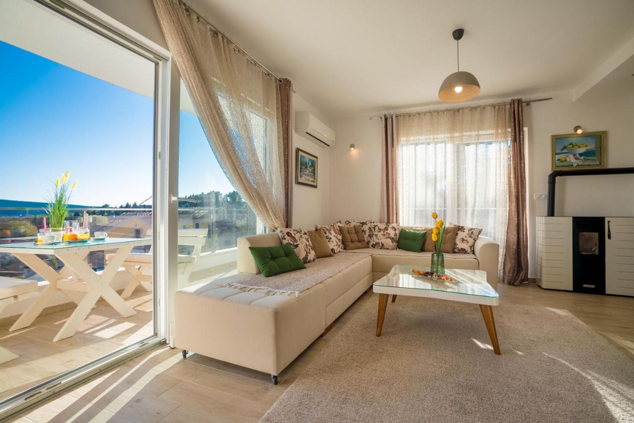Happy Home Tivat Exterior photo