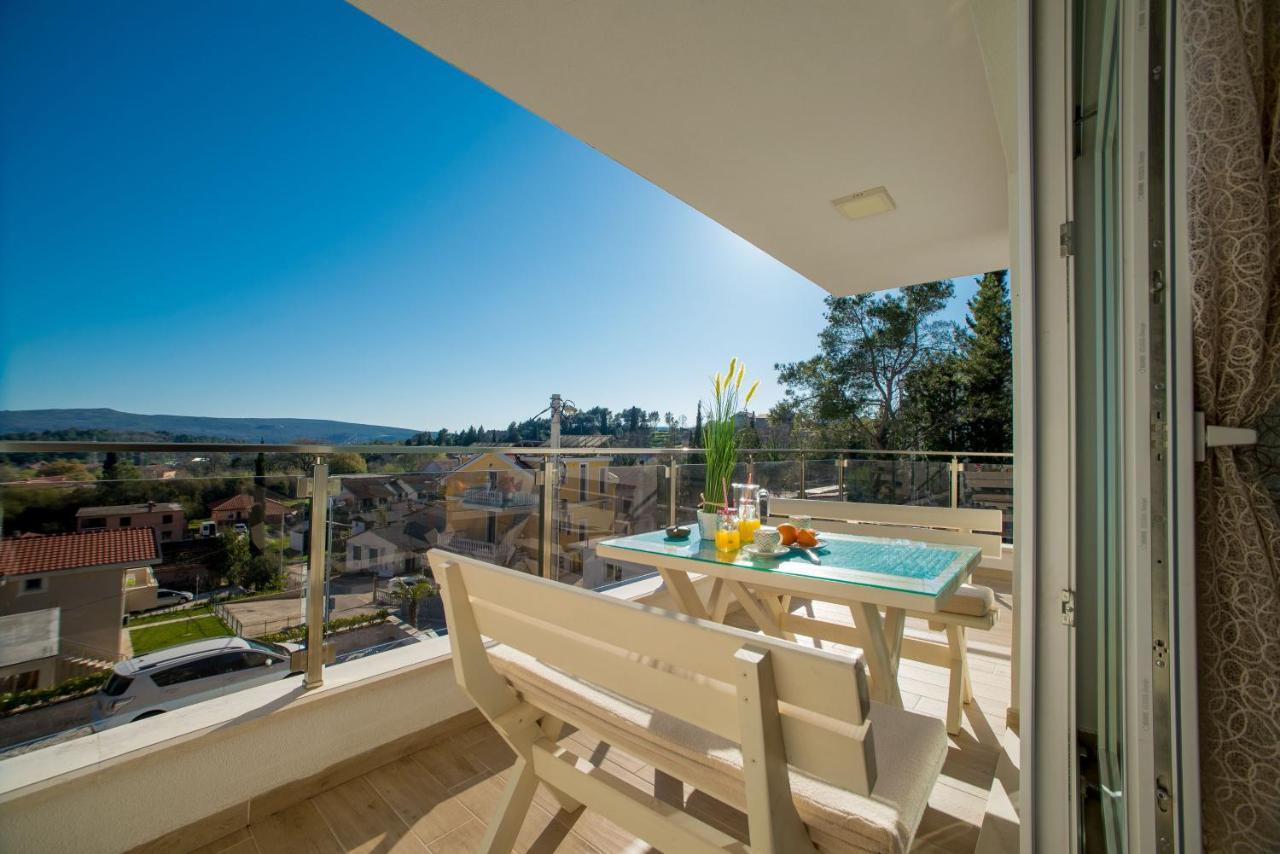 Happy Home Tivat Exterior photo