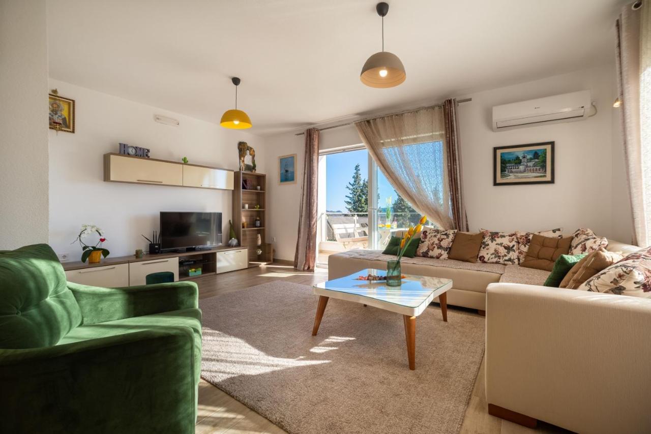 Happy Home Tivat Exterior photo