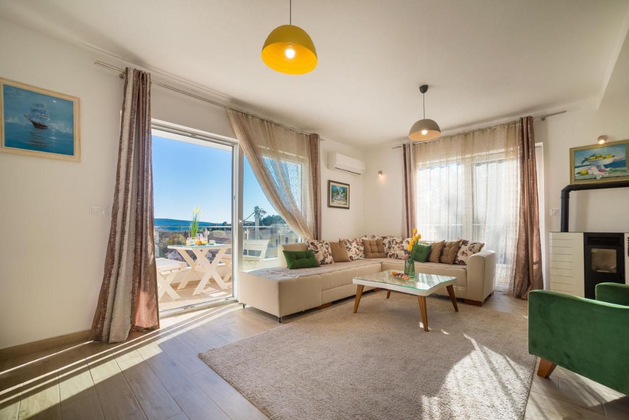 Happy Home Tivat Exterior photo