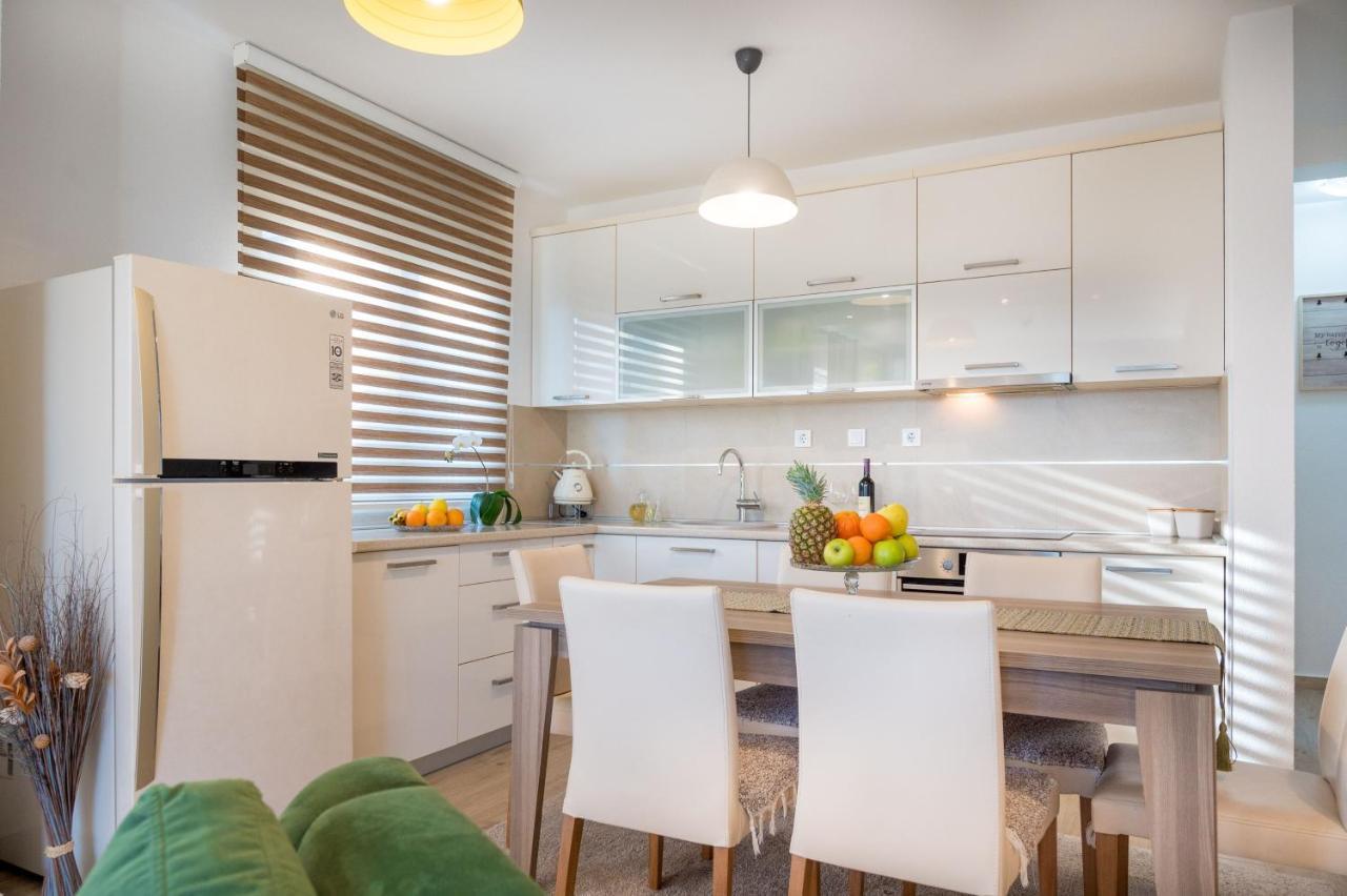 Happy Home Tivat Exterior photo