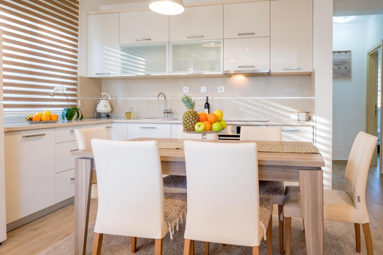 Happy Home Tivat Exterior photo