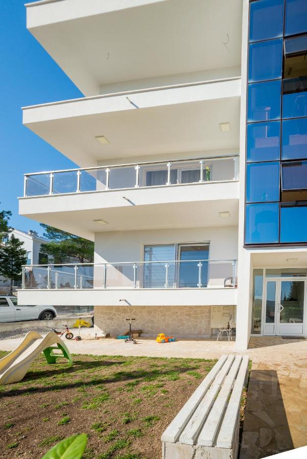 Happy Home Tivat Exterior photo
