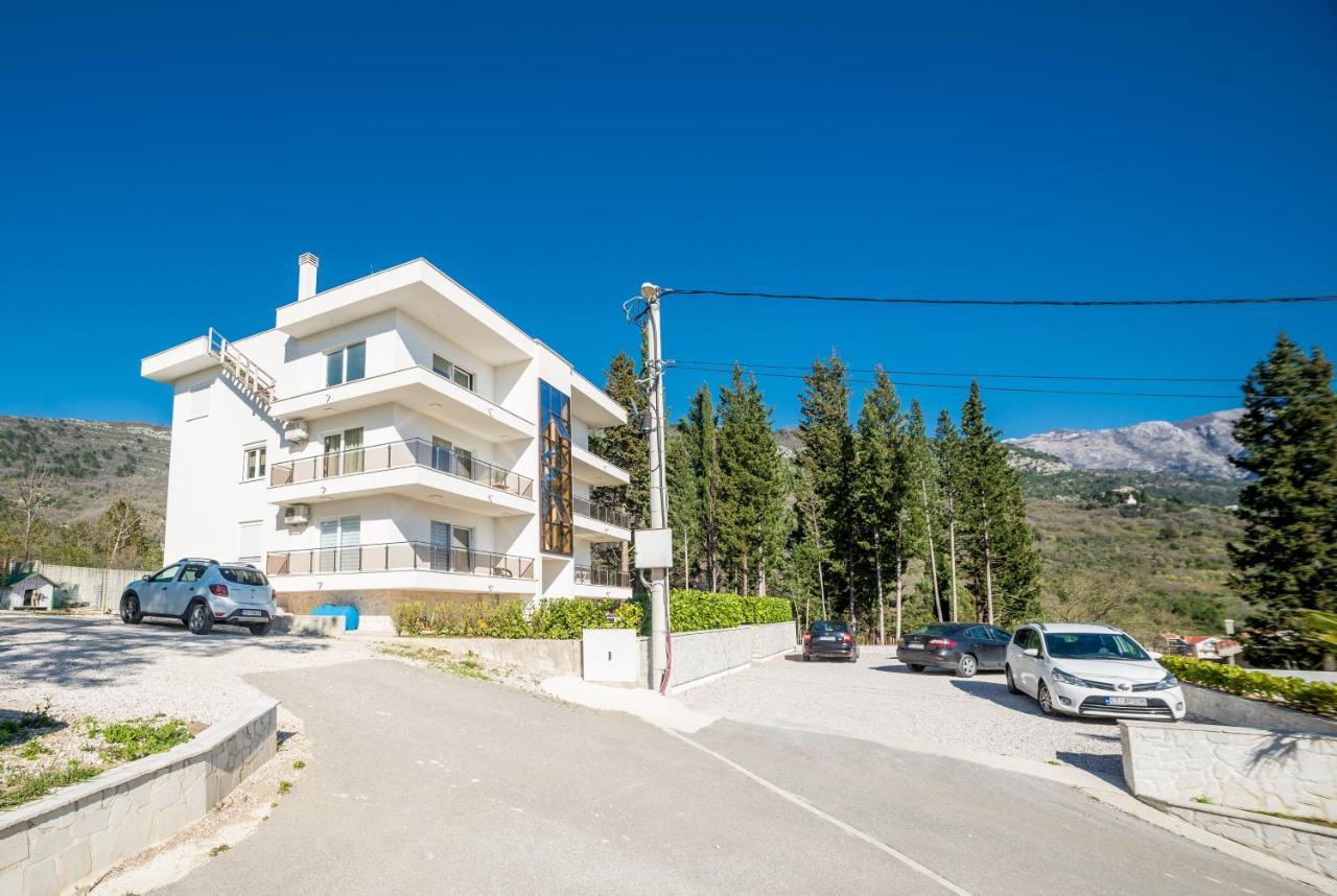 Happy Home Tivat Exterior photo