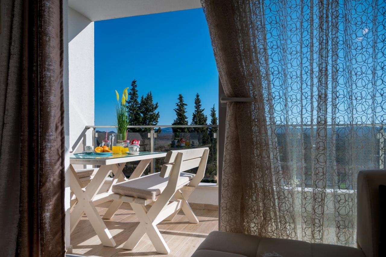 Happy Home Tivat Exterior photo